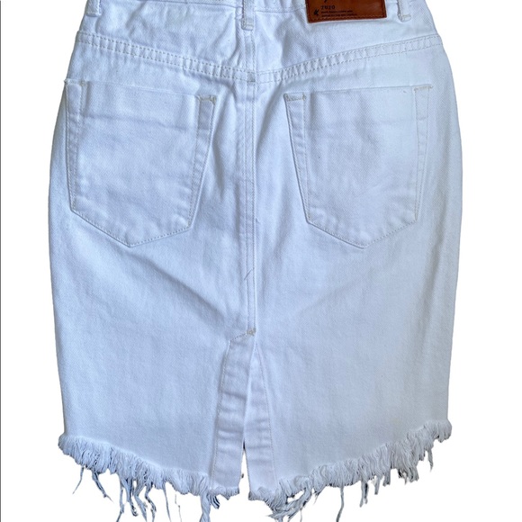 White denim skirt - Picture 2 of 2